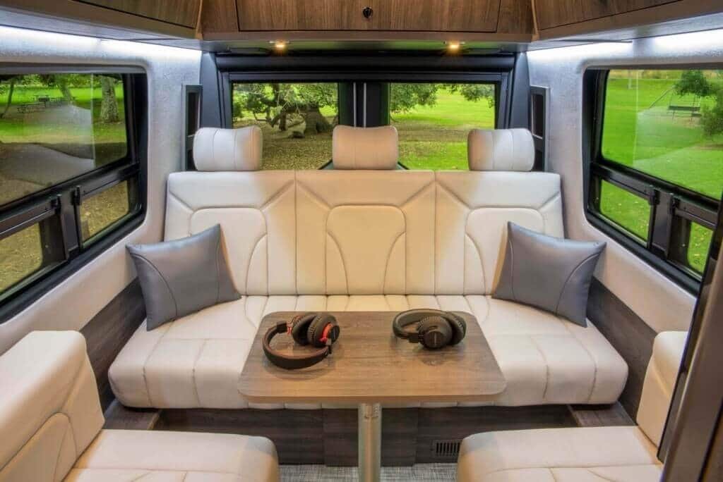 Class B Rv With 10